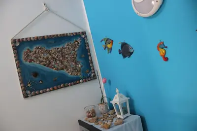 a room with a picture of the ocean on the wall at Appartamento Il Gabbiano in Balestrate