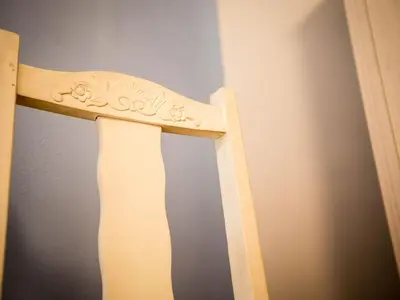 a wooden door frame in the corner of a room at Appartamento gli archi a 100 metri dalla spiaggia in Castellammare del Golfo