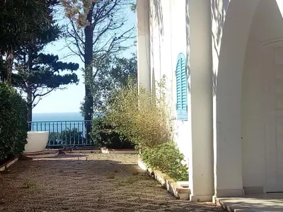 a white house with a view of the ocean at villa Anna Silvia Makari fiction rai 1 Casa Saverio La Manna in San Vito lo Capo
