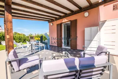 a villa with a view of the patio at Villa Ricky, a pochi passi dal mare in Lascari
