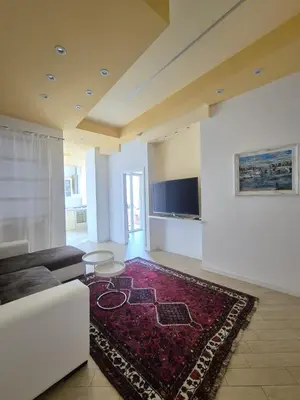 a living room with a couch and a red rug at se vi pare in Palermo