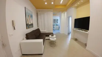 a living room with a couch and a flat screen tv at se vi pare in Palermo