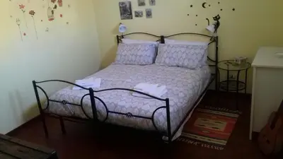 a bedroom with a bed with purple sheets and pillows at Casa Arenella appartamento con parcheggio privato in Palermo