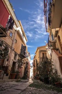 an alley way between two buildings in a city at Vivere la Ciambra in Monreale