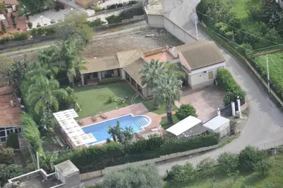 an aerial view of a house with a swimming pool at Villa Cocus in Altavilla Milicia