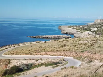 an island in the middle of the ocean at L'isola del sole in Castelluzzo