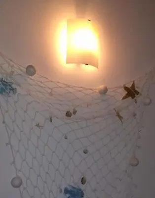 a light on a wall with a net at Villa Ancora in Campofelice di Roccella