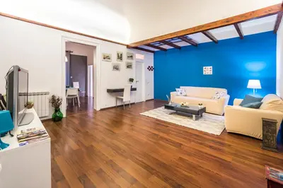 a living room with blue walls and a couch at Casa Valire in Palermo