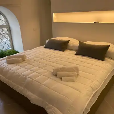 Hola Cathedral House