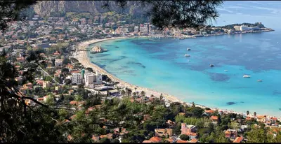 a view of a beach with buildings and the ocean at Hello Cathedral House in Palermo