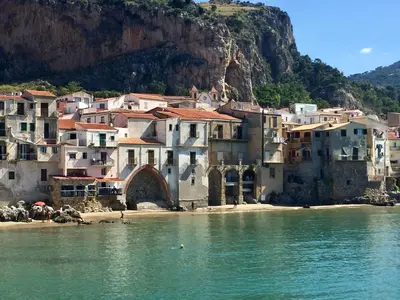 a group of houses on the shore of the water at flAle's holiday house in Cefalù