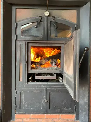 an open oven with a fire in it at Villa Ibiscus in Mandra Capreria