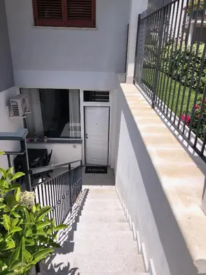 a stairway leading to a white door on a building at Casa Tatiana in Palermo