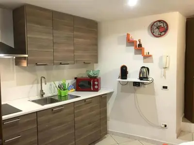 a kitchen with a sink and a microwave at La casetta di Sara in Palermo