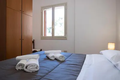a bedroom with a bed with towels on it at Villa Gina con vista mozzafiato sul golfo di Macari in Macari