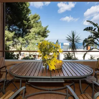 Villa nel verde sul mare