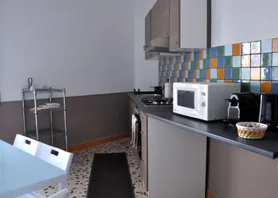a small kitchen with a microwave and a stove at Casa Rosetta in Palermo