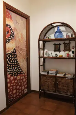 a room with a door and a shelf with books at B&B Atlante in Palermo