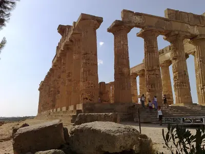 ancient ruins of a building with people standing in front at VILLA BUTTERFLY 1 sea and history in Capaci
