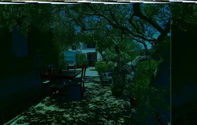 a yard with a tree and a table and chairs at Mages in Casteldaccia