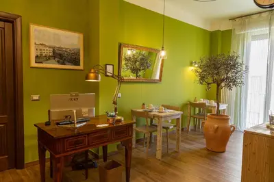 a room with green walls and tables and chairs at il Palchetto B&B di Charme e Design in Palermo
