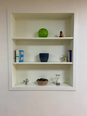 a shelf with a bowl and a green bowl on it at 55 Aira Hotel in Palermo