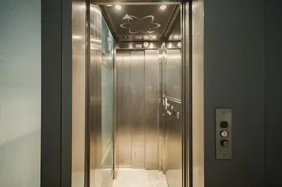 a elevator in a building with a ceiling at Casa Linda in Palermo