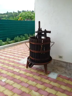 a wooden chair sitting on top of a rug at casa tre noci in Lascari