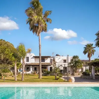 Villa a 300 Mt. dal Mare (Magaggiari) con campo da tennis