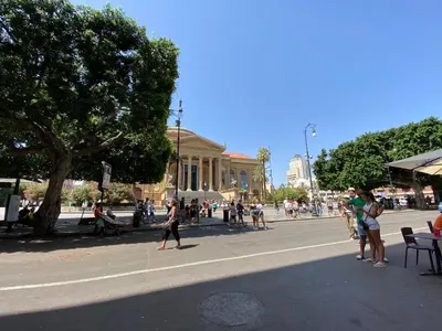 a group of people walking down a city street at Tanto di Cappello Home in Palermo