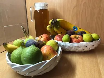 two baskets of fruit sitting on a table at Un Nido Tra Mare e Monti in Partinico