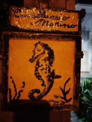 a sign with a snake painted on it at Villa Cavalluccio Marino con piscina idromassaggio in Carini