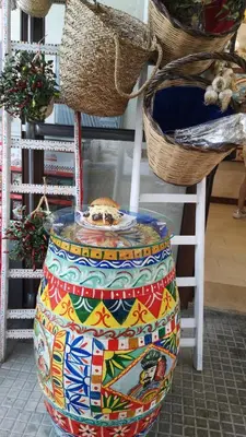 a colorful vase with a basket on top of it at Casa vacanza da Samuele in San Vito lo Capo