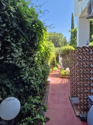 a garden with a hedge and a walkway at Casa Pitea in Mondello