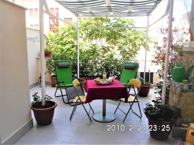 a table and chairs on a patio with plants at Appartamento con terrazza al centro storico. in Palermo