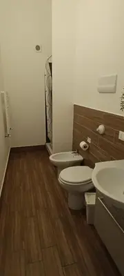 a bathroom with a toilet and a sink at Flyhouse PARCHEGGIO AUTO BICI GRATUITO in Piana degli Albanesi