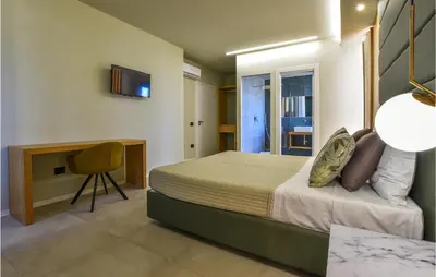 a bedroom with a bed and a desk and a chair at 5 Bedroom Nice Home In Trappeto in Trappeto