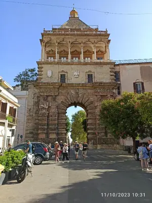 a fence in front of a building with a statue at 'A CASETTA RA ZIA PAOLA in Palermo
