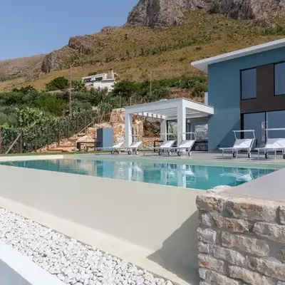 Villa vista mare con piscina a sfioro a Scopello