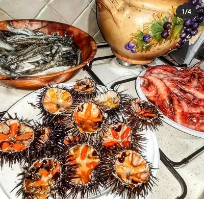 a plate of food with crabs and other seafood at Casa del Grecale in Isola delle Femmine