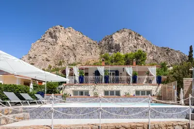 a villa with a pool and mountains in the background at VFH Villa Flavia Eco B&B - 50 metri dal mare in Santa Flavia
