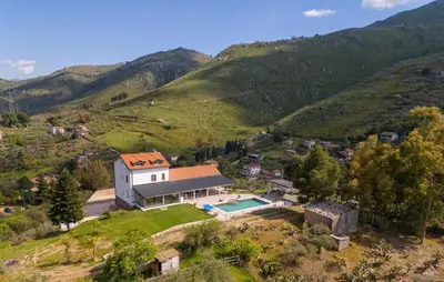 an aerial view of a house in a mountain at Dimora Di Famiglia in Belmonte Mezzagno
