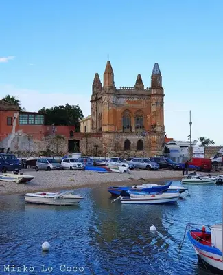 a group of boats in the water in front of an old building at Casa de Paoli - Vista Mare Arenella, Palermo con Parcheggio Privato in Palermo