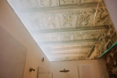 a room with a ceiling decorated with flowers at Ambrosia-Timeless Hosting in Palermo