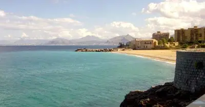 a view of a beach with buildings and the ocean at IGIEA ROOMS in Palermo