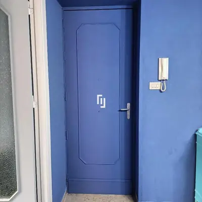 a blue door with the letter h on it at La casetta della Letizia in Mondello