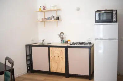 a kitchen with a stove and a refrigerator at via pannieri apartament in Palermo