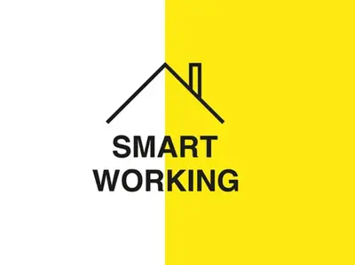 a yellow sign with the words smart working at A casa da Carlo in Palermo