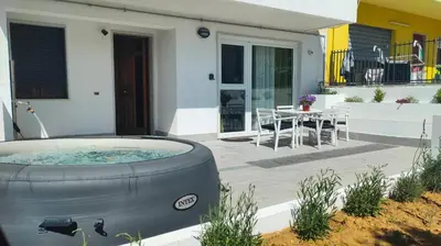 a hot tub in the backyard of a house at Casa Phimes in Calatafimi
