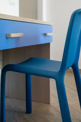 a blue chair sitting next to a blue desk at Cortile dei Giusti - Combo Guesthouse in Palermo